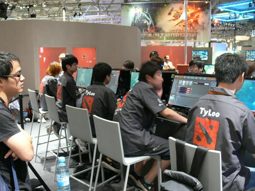 DOTA 2 - GamesCom 2011: Итоги турнира, награждение и фото отчет