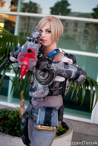 Gears of War 3 - Косплей Ани Страуд (Meagan Vanburkleo and Jessica Nigri) UPD