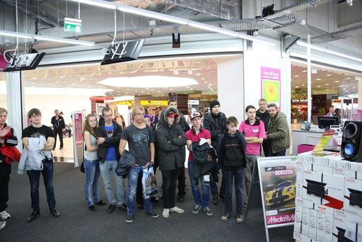 BUKA - Фотоотчёт с турнира по Forza Horizon в Екатеринбургском магазине MediaMarkt